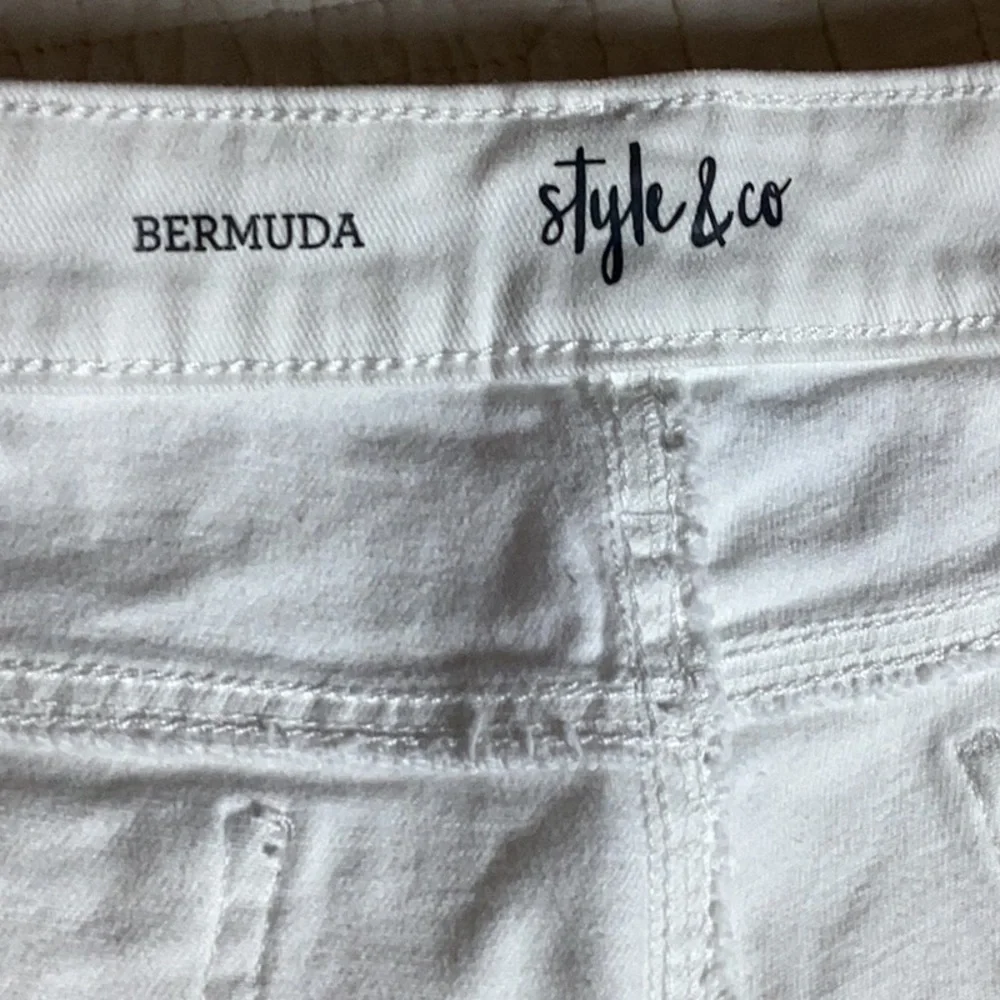 NWOT Style & Co 16 Bermuda Shorts White Cotton Denim Curvy Tummy Control - Picture 5 of 5